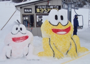 雪だるま・雪像コンテスト開催中！場内には楽しい雪だるまがいっぱいで～す♪(*^_^*)