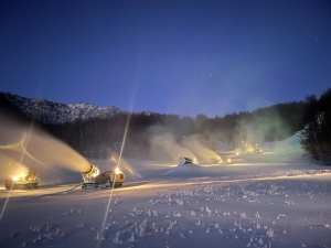 人工降雪フル稼働！