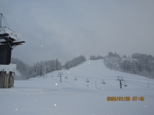 １月２８日　８：００　　雪
今朝のサザンクロスコース